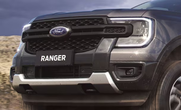 Ford Ranger Sport V6 black-on-black grille.