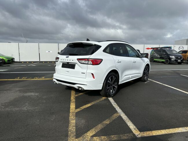 2023 Ford Escape St-Line X Awd Fhev 2 - Image 3