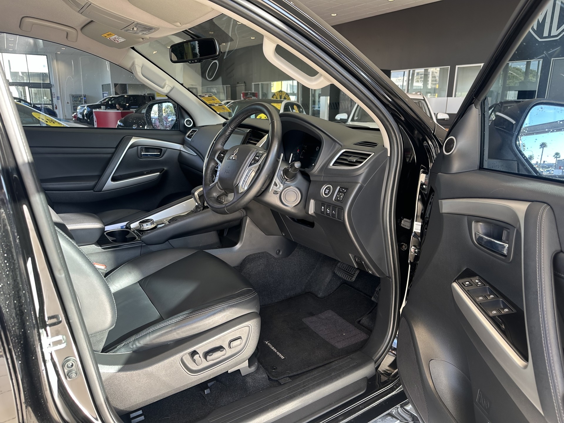 2022 Mitsubishi Pajero Sport Vrx 2.4D/4Wd/8At - Image 5