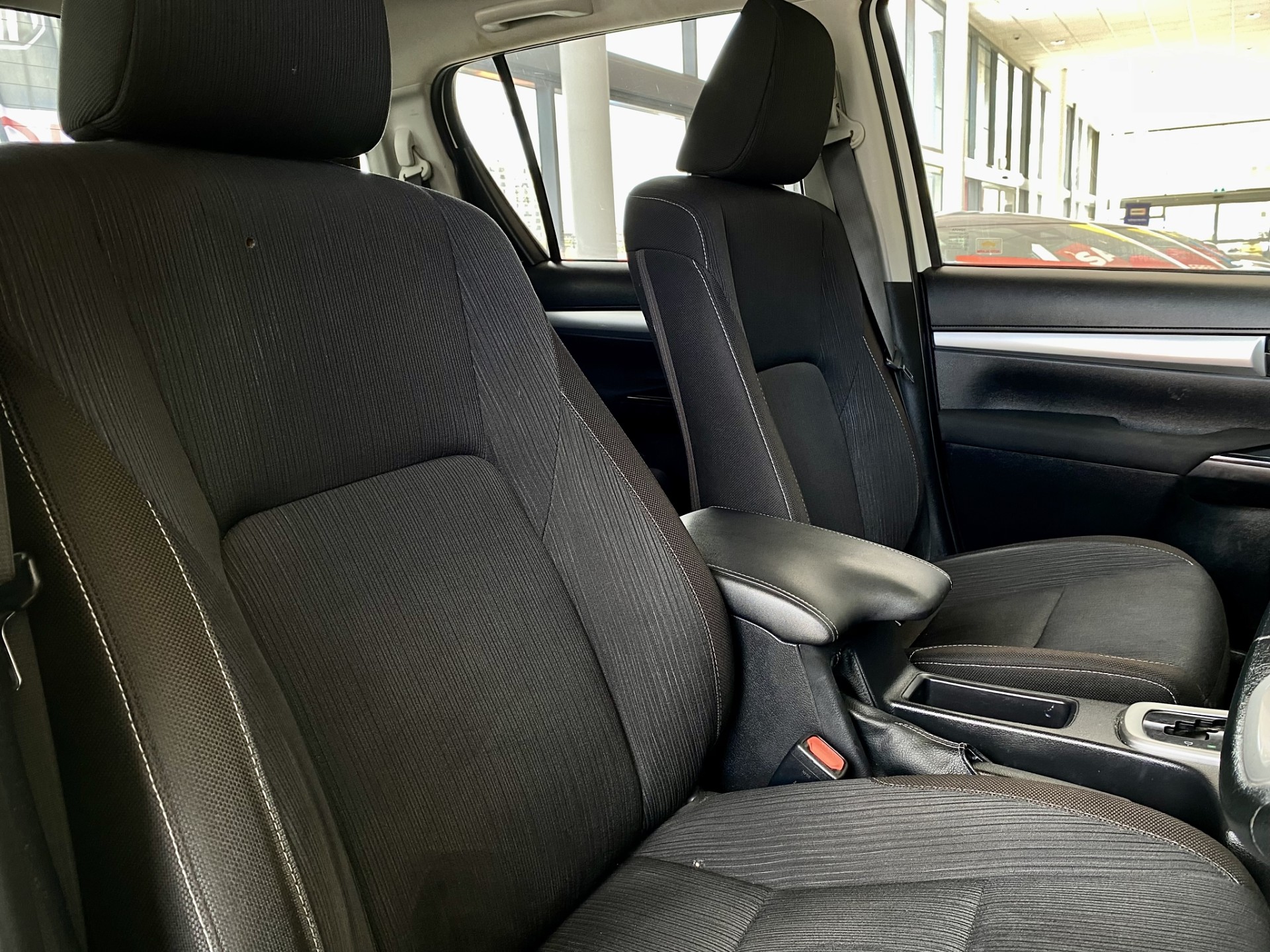 2020 Toyota Hilux Sr5 Td Dc 2.8Dt/4Wd - Image 11