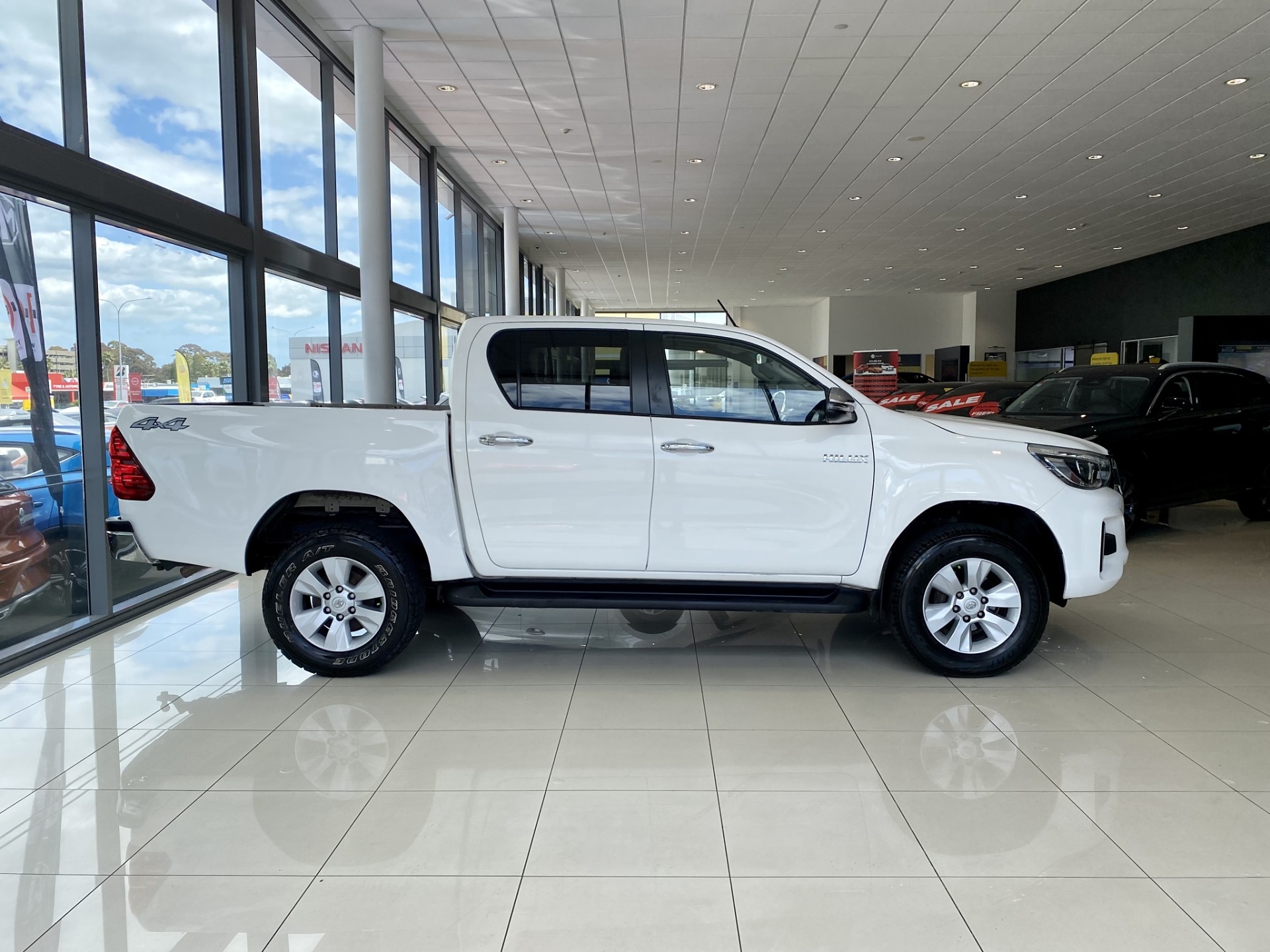 2020 Toyota Hilux Sr5 Td Dc 2.8Dt/4Wd - Image 5