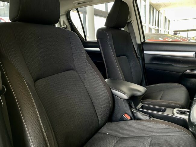 2020 Toyota Hilux Sr5 Td Dc 2.8Dt/4Wd - Image 11