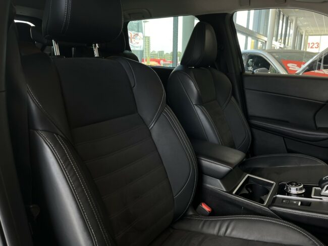 2022 Mitsubishi Outlander XLS 2.5L 4WD 7 Seat - Image 10