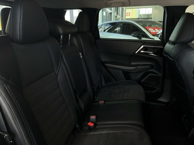 2022 Mitsubishi Outlander XLS 2.5L 4WD 7 Seat - Image 11