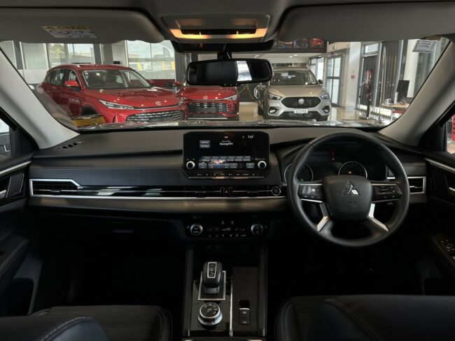 2022 Mitsubishi Outlander XLS 2.5L 4WD 7 Seat - Image 12