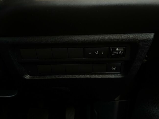 2022 Mitsubishi Outlander XLS 2.5L 4WD 7 Seat - Image 17