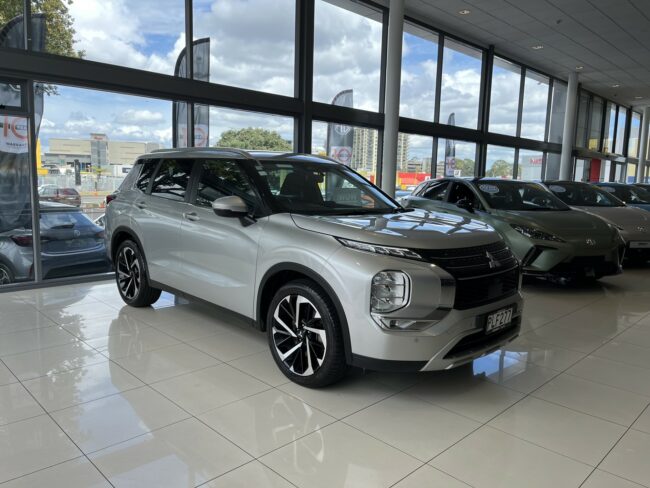 2022 Mitsubishi Outlander XLS 2.5L 4WD 7 Seat