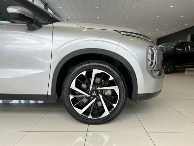 2022 Mitsubishi Outlander XLS 2.5L 4WD 7 Seat - Image 4