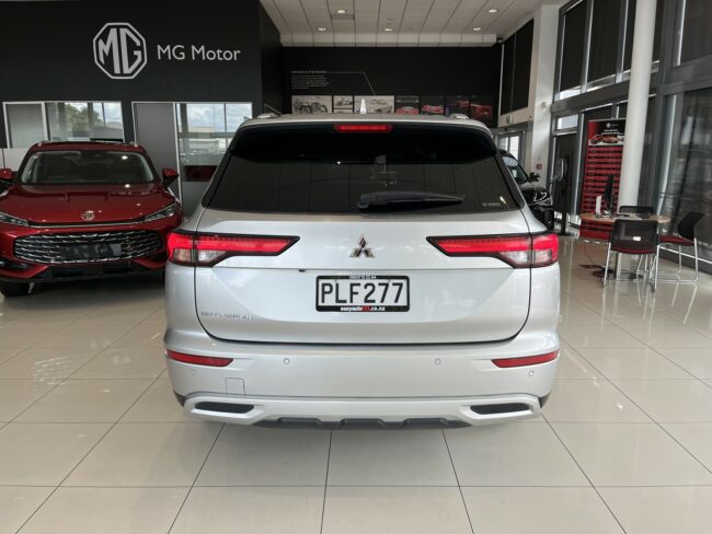 2022 Mitsubishi Outlander XLS 2.5L 4WD 7 Seat - Image 6