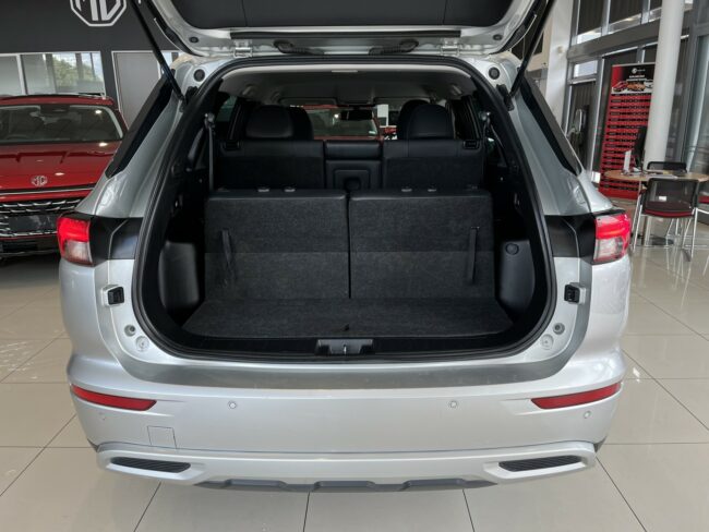 2022 Mitsubishi Outlander XLS 2.5L 4WD 7 Seat - Image 8