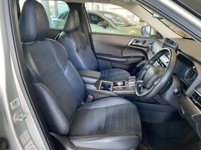2022 Mitsubishi Outlander XLS 2.5L 4WD - Image 9