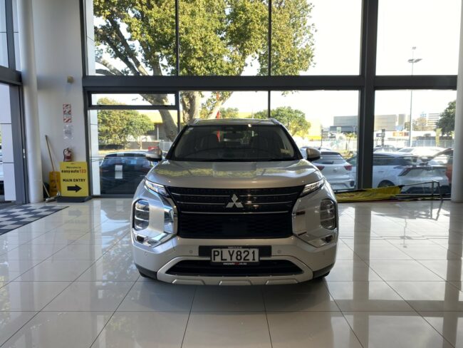 2022 Mitsubishi Outlander XLS 2.5L 4WD - Image 2