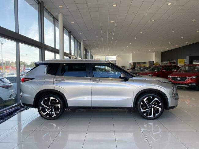 2022 Mitsubishi Outlander XLS 2.5L 4WD - Image 4