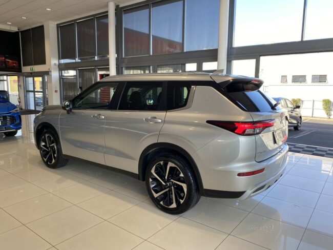 2022 Mitsubishi Outlander XLS 2.5L 4WD - Image 6