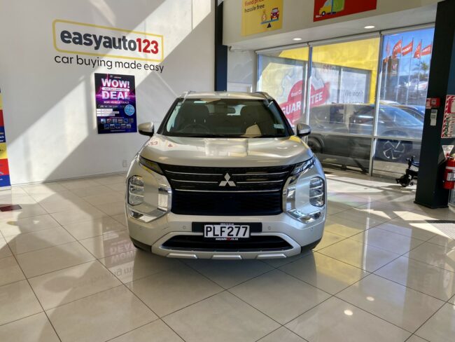 2022 Mitsubishi Outlander XLS 2.5L 4W 7 Seat NZ New - Image 4