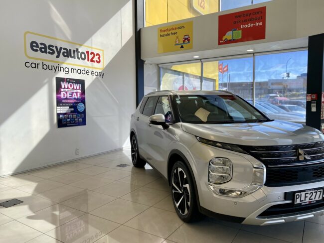 2022 Mitsubishi Outlander XLS 2.5L 4W 7 Seat NZ New - Image 5
