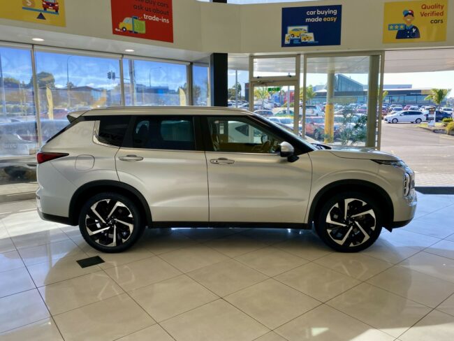 2022 Mitsubishi Outlander XLS 2.5L 4W 7 Seat NZ New - Image 6