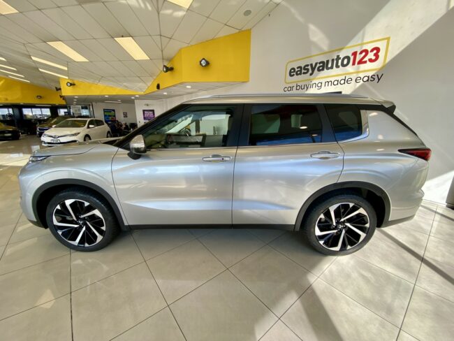 2022 Mitsubishi Outlander XLS 2.5L 4W 7 Seat NZ New - Image 9
