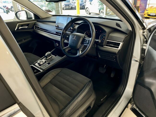 2022 Mitsubishi Outlander XLS 2.5L 4W 7 Seat NZ New - Image 13