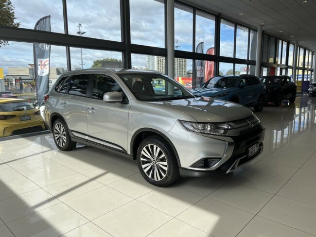 2021 Mitsubishi Outlander Ls 2.4P/Cvt
