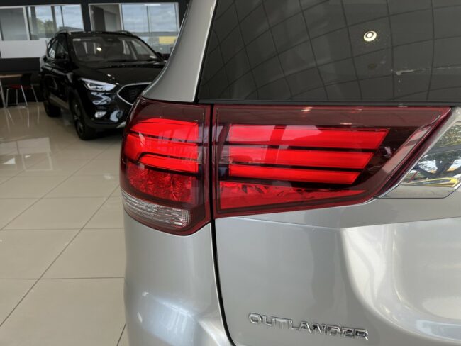 2021 Mitsubishi Outlander Ls 2.4P/Cvt - Image 8