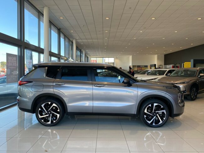 2022 Mitsubishi Outlander Xls Phev/4Wd/At - Image 4