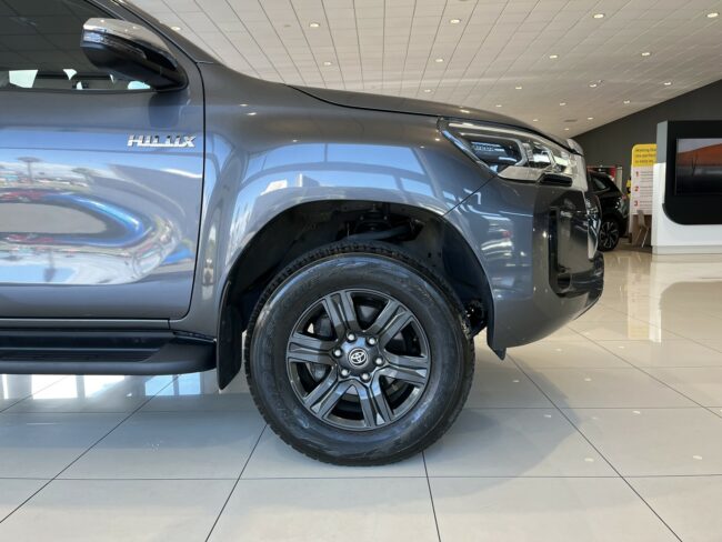 2022 Toyota Hilux Sr5 Td Dc 2.8Dt - Image 5
