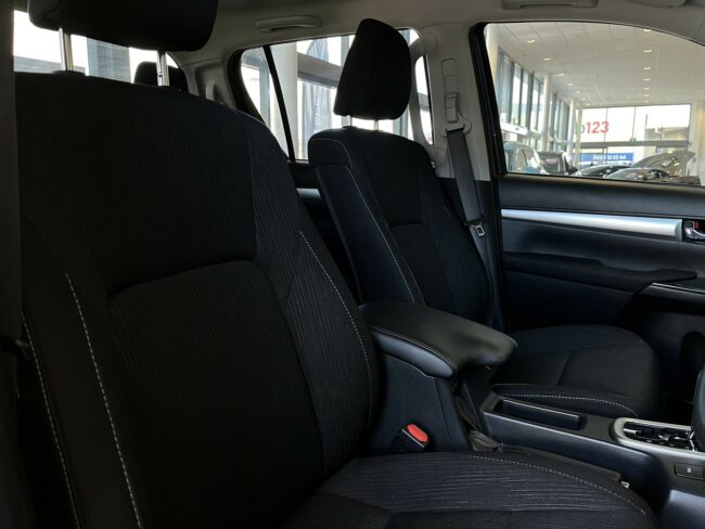 2022 Toyota Hilux Sr5 Td Dc 2.8Dt - Image 11