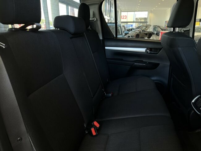 2022 Toyota Hilux Sr5 Td Dc 2.8Dt - Image 12