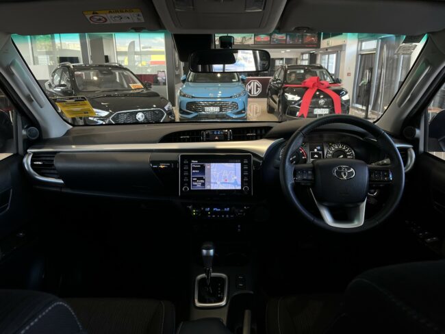 2022 Toyota Hilux Sr5 Td Dc 2.8Dt - Image 13
