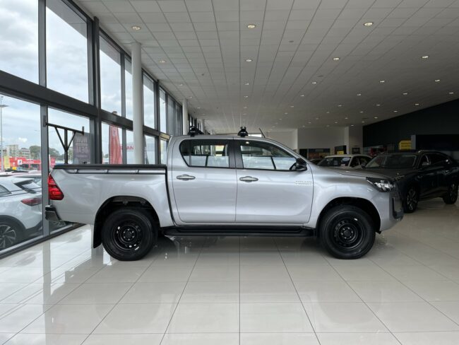 2023 Toyota Hilux Sr Td Dc 2.8Dt - Image 4