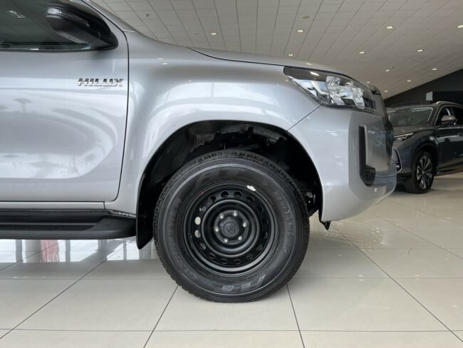 2023 Toyota Hilux Sr Td Dc 2.8Dt - Image 5