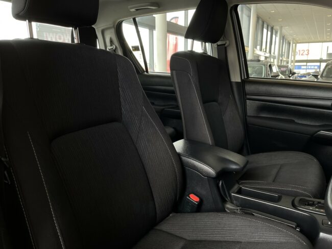 2023 Toyota Hilux Sr Td Dc 2.8Dt - Image 9