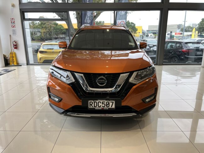 2022 Nissan X-Trail St-L 2.5P/6Cvt - Image 2