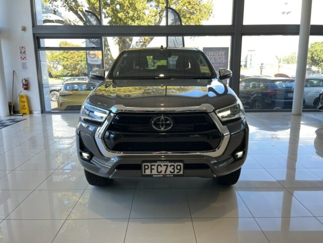 2022 Toyota Hilux Sr5 Td Dc 2.8Dt - Image 2