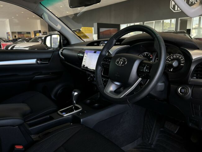 2022 Toyota Hilux Sr5 Td Dc 2.8Dt - Image 10