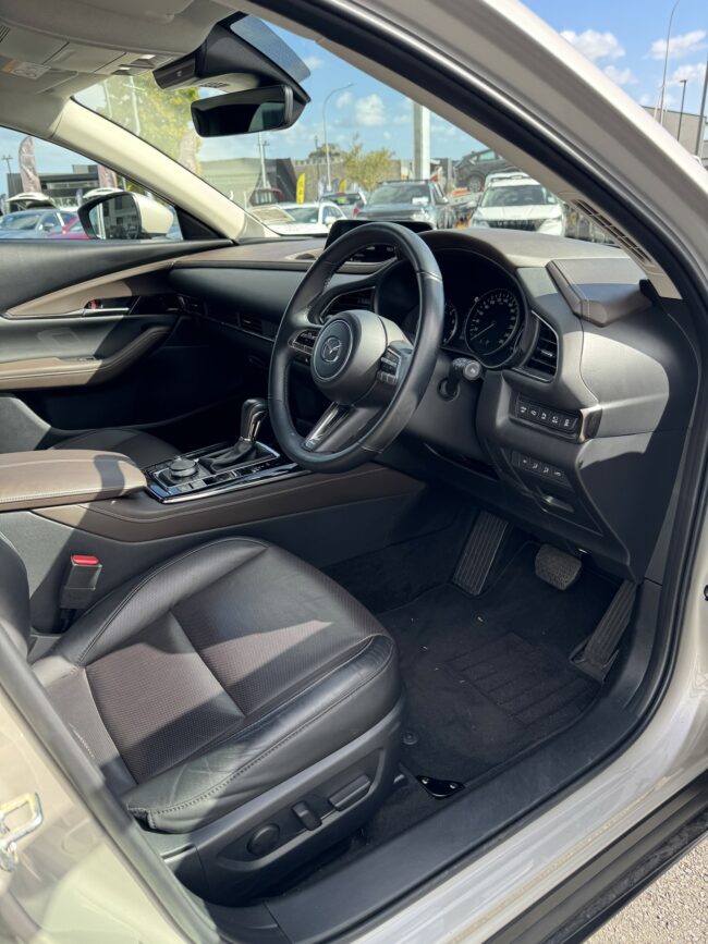 2023 Mazda CX-30 Takami AWD 2.0L SKYACTIV-X - Image 8