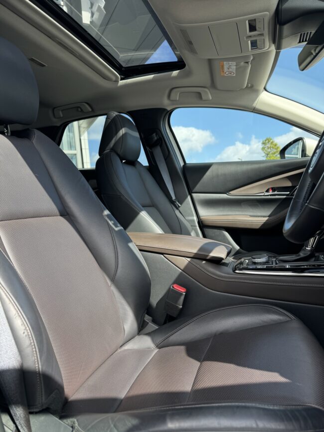2023 Mazda CX-30 Takami AWD 2.0L SKYACTIV-X - Image 9
