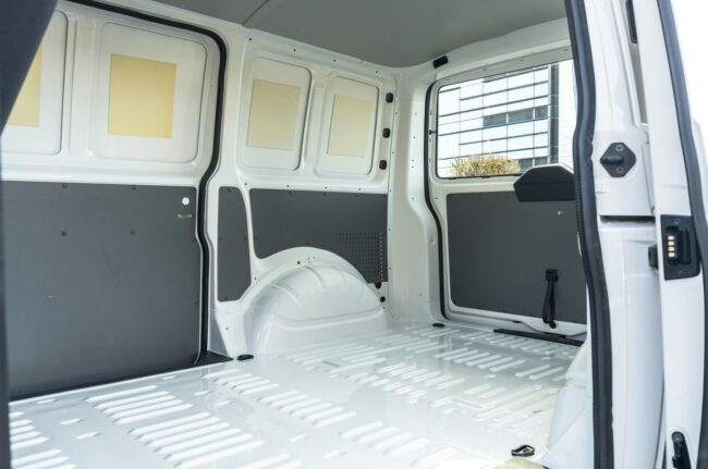 2023 Volkswagen Transporter SWB 340Nm DSG Runner - Image 8