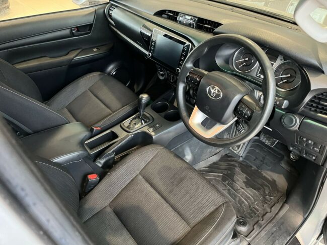 2021 Toyota Hilux Sr Td Dc 2.8Dt/4Wd - Image 7