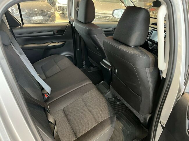 2021 Toyota Hilux Sr Td Dc 2.8Dt/4Wd - Image 9