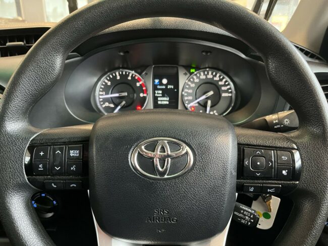 2021 Toyota Hilux Sr Td Dc 2.8Dt/4Wd - Image 10