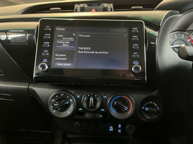 2021 Toyota Hilux Sr Td Dc 2.8Dt/4Wd - Image 14