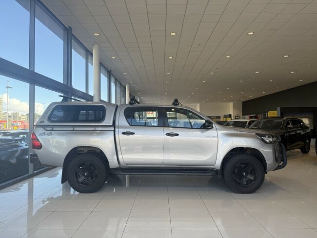 2021 Toyota Hilux Sr Td Dc 2.8Dt/4Wd - Image 4