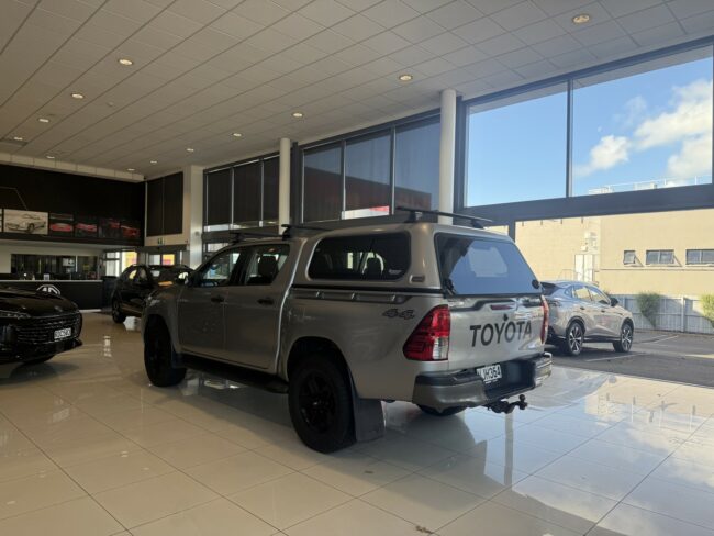 2021 Toyota Hilux Sr Td Dc 2.8Dt/4Wd - Image 5