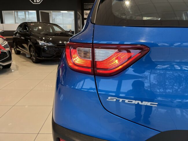 2022 Kia Stonic Lx 1.4P/6At - Image 9