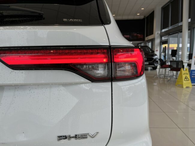 2023 Mitsubishi Outlander Sport Phev/4Wd/At - Image 9