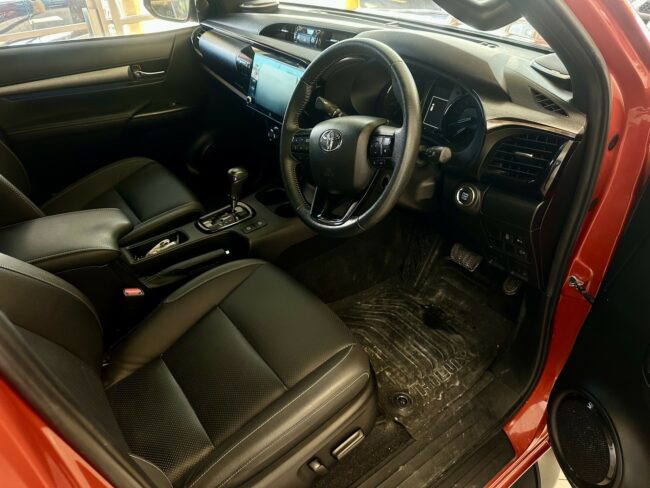 2021 Toyota Hilux SR5 Cruiser 2.8 TD DC 4WD - Image 11