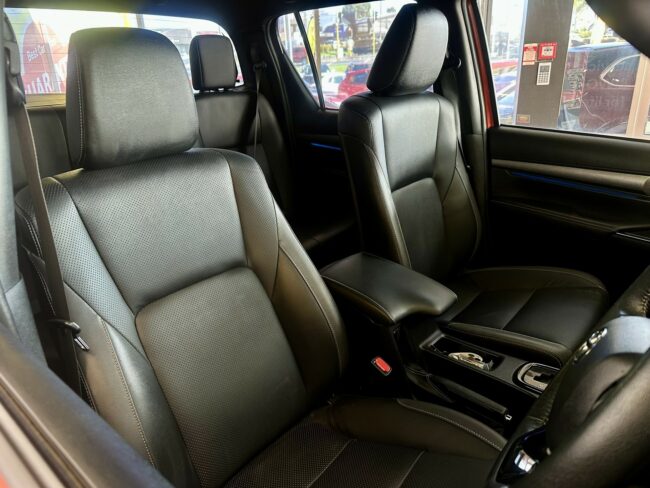 2021 Toyota Hilux SR5 Cruiser 2.8 TD DC 4WD - Image 12