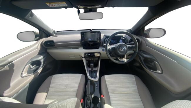 2022 Toyota Yaris Hybrid - Image 15